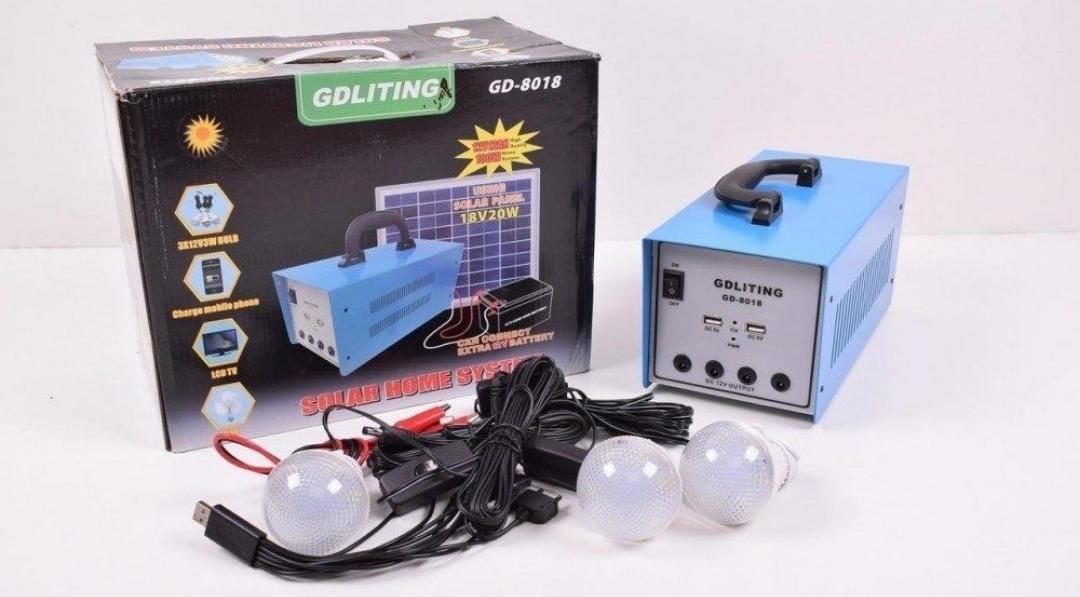 Kit Sistem Iluminat Solar 100W, 220V Portabil cu Panou Fotovoltaic si 3 Becuri LED – Generator Solar pentru Camping, Casa si Situatii de Urgenta
