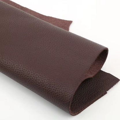 Folie Autoadeziva Piele Ecologica Maro 75x250 cm, Material Premium, Rezistenta, Ideala pentru Mobilier si Decor Interior