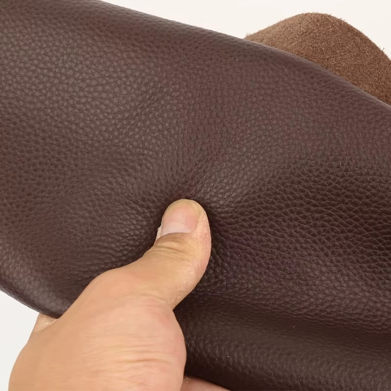 Folie Autoadeziva Piele Ecologica Maro 75x250 cm, Material Premium, Rezistenta, Ideala pentru Mobilier si Decor Interior